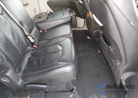 2017 Chrysler Pacifica Touring-L Plus z USA, uszkodzony, nr VIN 2C4RC1EG9HR543701